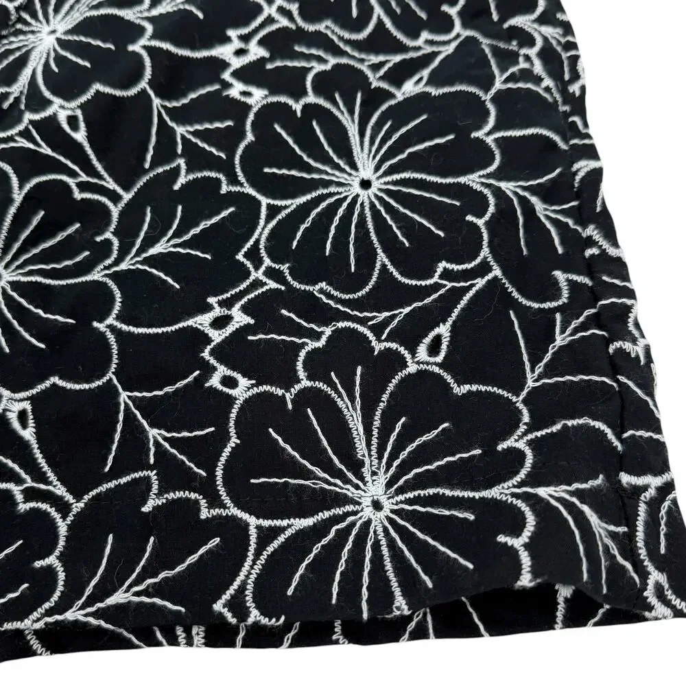 Tahari Black White Embroidered Floral High Rise Shorts Size 2